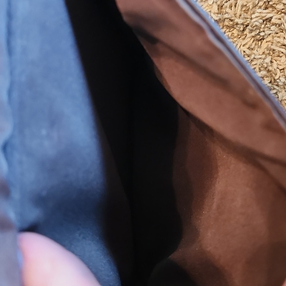 Wilsons Leather Cross Body Bag - Picture 9 of 12